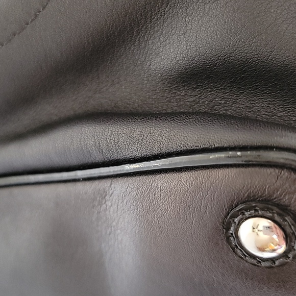 Coach Laura black leather shoulder handbag with kisslock middle closure - Picture 15 of 16